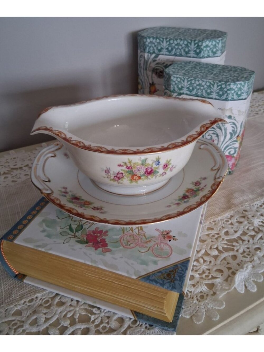 VTG Diamond China Roslyn Gravy Boat Attached Saucer Hand Ptd Gold Trim Floral